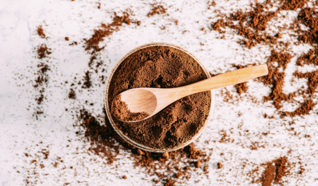 used coffee grounds and how to use them when gardening